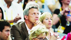 Soluția lui Morariu: "Bani din pariuri"