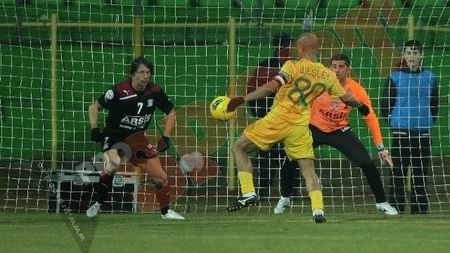 Ecuația celui mai spectaculos transfer al iernii!** Gigi trebuie să rezolve două probleme: "Wesley fugea la București să bea" Care este cheia afacerii