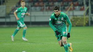 Noua conducere a lui CFR Cluj joacă tare! Trei jucători transferați de Dan Petrescu și Bogdan Mara într-o singură zi