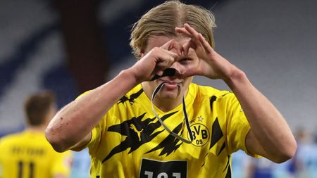 Ar fi curată nebunie! Controversatul Mino Raiola vrea să facă din Erling Haaland primul fotbalist din istorie care să câștige un salariu de peste un milion de euro pe săptămână!