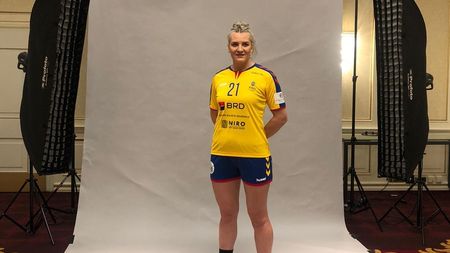 Tricolorele au avut ședința foto înainte de a pleca la Euro 2020. Crina Pintea: „Îmi doresc oarecum să ne ocolească toată nebunia asta și să putem fi apte pentru joc”