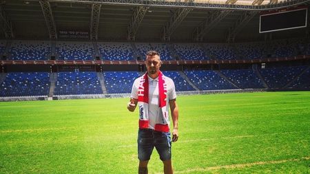 Transferul lui Andrei Miron la Hapoel Haifa s-a oficializat. Primele imagini cu jucătorul la noua sa formație