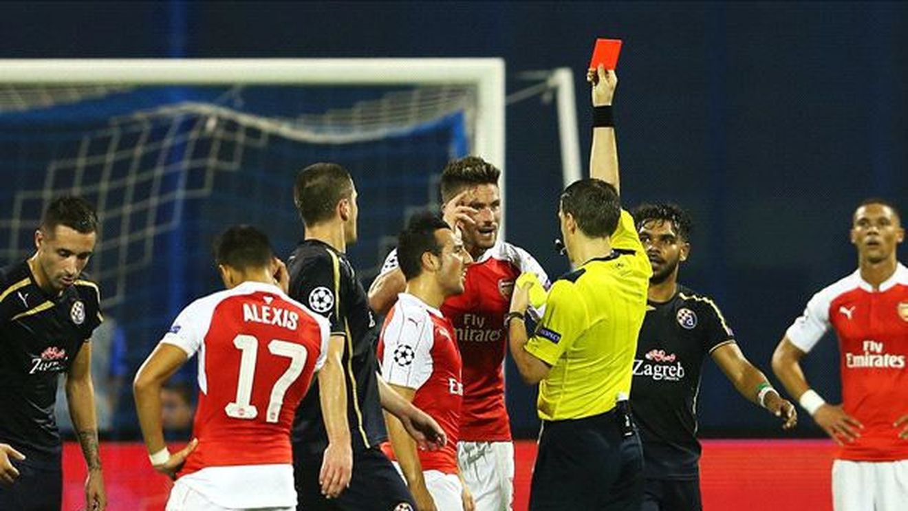Hațegan, ai grijă! Trei vedete de la Arsenal au fost "cavaleri ai fluierului" pentru o zi