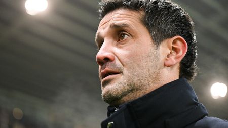 Chivu are Italia la picioare: a fost ales antrenorul lunii decembrie în Serie A!