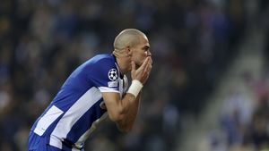 S-a scris istorie în UEFA Champions League, iar membrii „Generației de Aur” au rămas cu gura căscată: „Ce mânâncă băiatul ăsta?!”. Record impresionant doborât de prietenul lui Cristiano Ronaldo | VIDEO