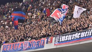 Imaginea zilei vine de la FCSB - Viking! Cum a fost surprins un suporter al rivalei CSA Steaua în tribunele Arenei Naționale | FOTO EXCLUSIV