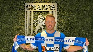 Bogdan Mitrea, oficial jucătorul Universităţii Craiova! Ce salariu va încasa la echipa din Bănie. Poate debuta azi în meciul cu FC Botoşani | EXCLUSIV