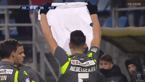 Ionuț Nedelcearu a ținut să-i enerveze pe fanii maghiari ai lui Sepsi. FOTO | Tricoul arătat de fundaș, după ce a marcat pentru 2-0