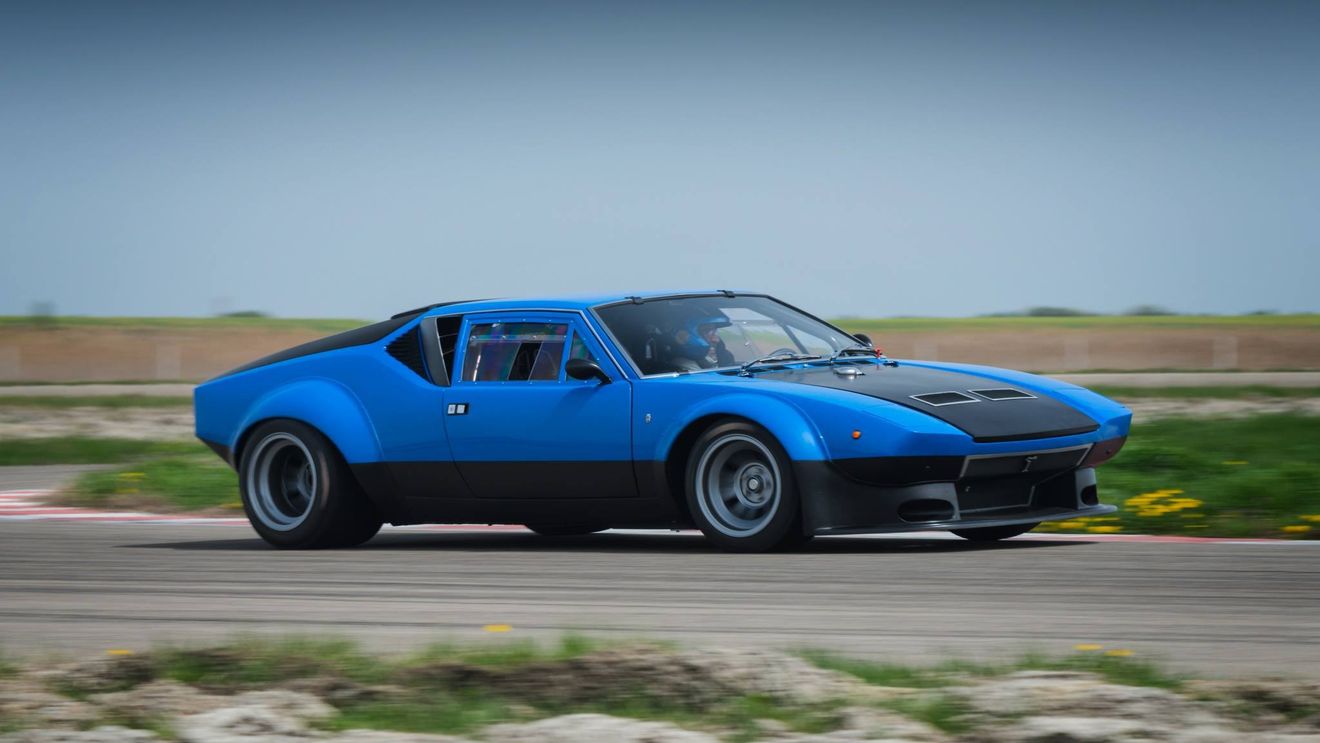 Eveniment special în automobilismul sportiv românesc. Doamnele ies pe circuitul de viteză