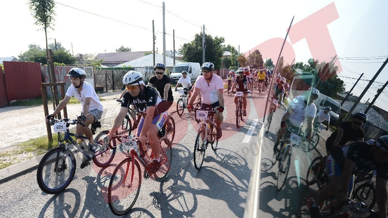Se pedalează spre București în cadrul evenimentului "Cu Bicicleta La Munte"