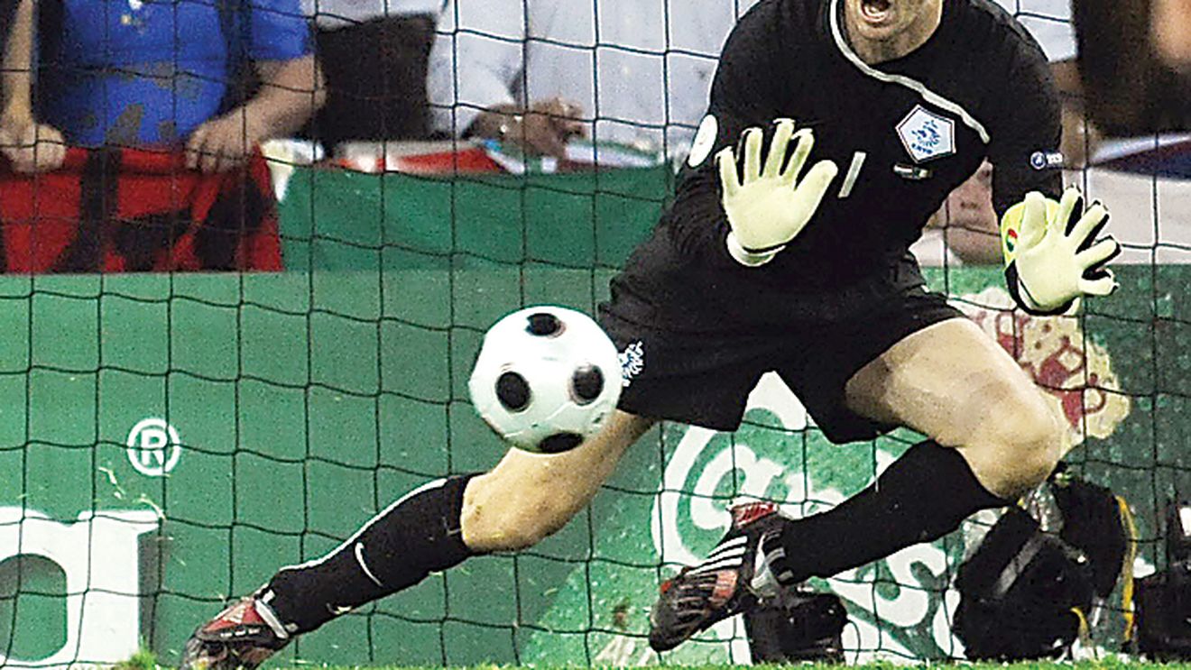 Van der Sar devine azi cel mai selecționat olandez la Euro