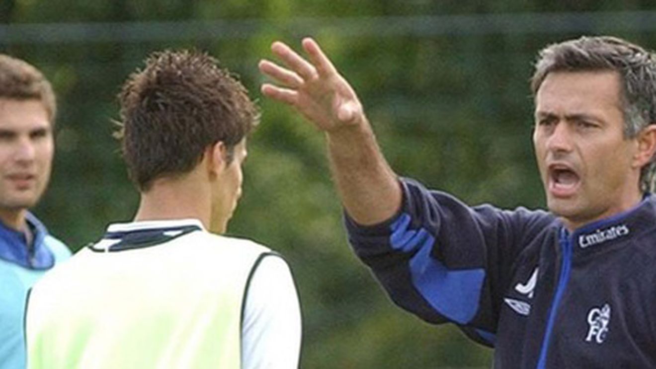 Mourinho, alături de Mutu**: "Este un jucător bun! Sper să scape cu bine"