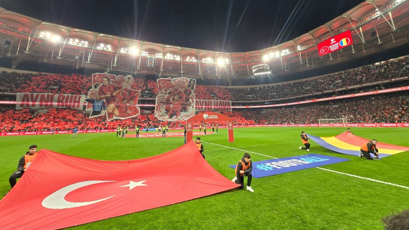 Cum arată INFERNUL de la Istanbul. Naționala României, primită cu ostilitate: numele lui Hagi, huiduit!