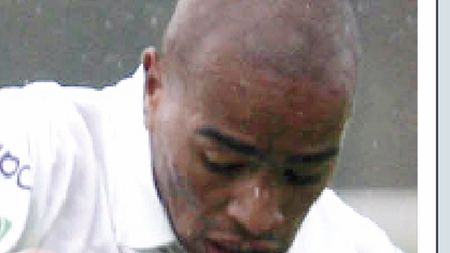 Laude pentru Alvaro Pereira