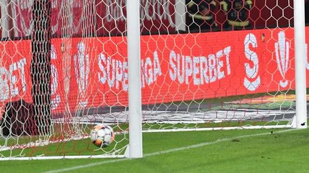 Război între femei în fotbalul românesc. Impresara a desființat-o pe soția jucătorului care a atacat Generația de Aur: "Nesimțire cruntă!"