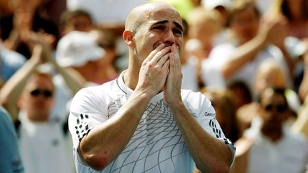 Năstase îl atacă dur pe Agassi: "I-aș retrage trofeele". Conflictul dintre cei doi, pornit de american: "Îmi vine să-i dau una în nas românului ăsta mare și prost"