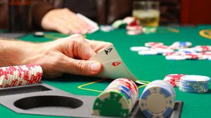 A ajuns să câștige peste 300.000 de euro din poker. VIDEO EXCLUSIV | Povestea spectaculoasă a unuia dintre cei mai mari regizori români: "Dacă pokerul ar fi joc de noroc, spuneți-mi trei campioni mondiali la loto!"
