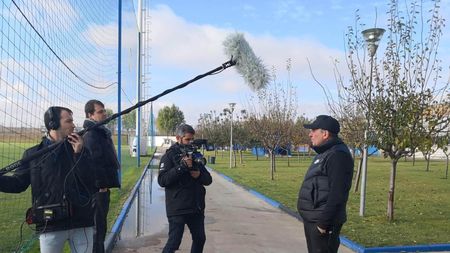 VIDEO | Televiziunea unui club gigant a bătut la ușa Academiei Hagi. "Regele" le-a arătat jurnaliștilor toate secretele "imperiului" de la Ovidiu