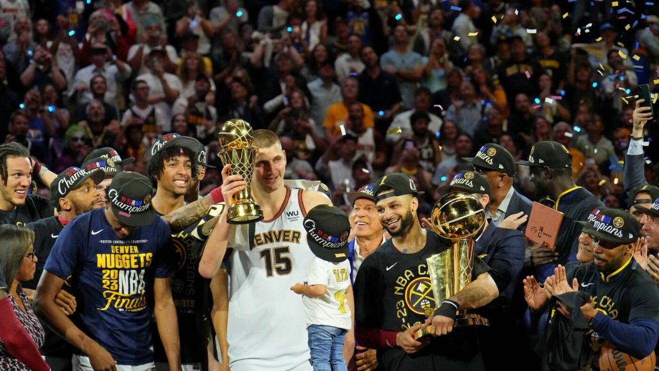Condusă din teren de sârbul Nikola Jokic, Denver Nuggets a scris istorie și a cucerit primul titlu în NBA! Finala cu Miami Heat s-a decis după meciul 5: „Ne-am făcut treaba, acum putem merge acasă!”