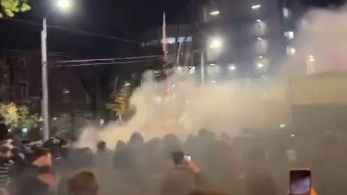 Ultrașii lui FCSB au făcut show pe străzile din București înaintea derby-ului cu Dinamo. FOTO