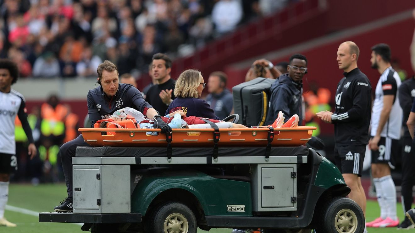 Momente terifiante în Premier League. Fotbalistul de 19 ani s-a prăbușit pe teren și toată lumea a amuțit