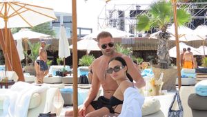 Cristi Pulhac, gesturi tandre cu Raluca pe o plajă exclusivistă din Mamaia! Soția fostului jucător de la Dinamo este posesoarea unui trup de invidiat | FOTO & VIDEO EXCLUSIV