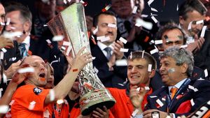 Lucescu și Raț, decorați cu Ordinul "Meritul Sportiv" de Băsescu**