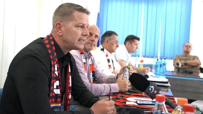 Flavius Stoican, prezentat la CSM Reșița: ”Managerul manageriază, galeria cântă și susține echipa, antrenorul antrenează.” Ce promisiuni a primit și ce obiectiv își propune