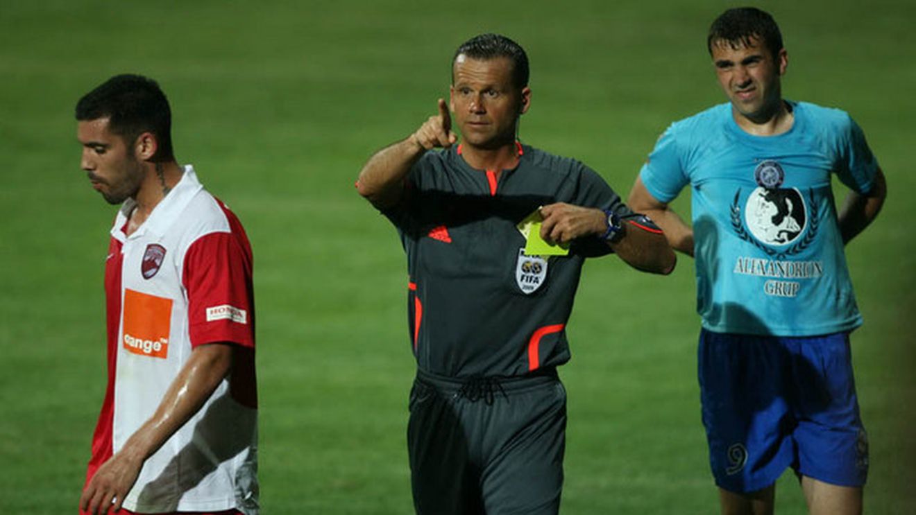"E ciudat** că Dinamo e arbitrată iar de români"