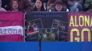 Dimineața de Ajun cu #SoriPenko. Sorana Cîrstea a jucat dublu alături de prietena ei, Ostapenko: au pierdut, iar letona a făcut din nou fețe-fețe. "Cât mi-a lipsit perechea asta!" 