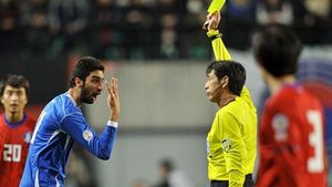 Japonezul Yuichi Nishimura arbitrează meciul de deschidere al Cupei Mondiale. Ultima oară, Brazilia a pierdut meciul condus de nipon