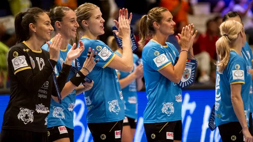 Tablou complet în grupele Ligii Campionilor la handbal feminin, fază a competiției în care CSM București a acces direct. Cinci națiuni au câte două reprezentante, doar România și Rusia din Top 7 au câte o echipă