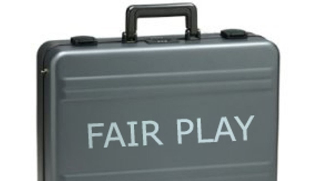 "Valiza" CFR-ului: "Au plătit promovarea cu 50.000 $!"