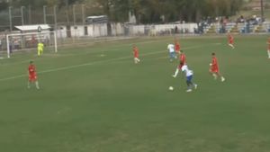 Au crezut că sunt în Premier League sau în Bundesliga! Spectatorii au rămas mască: ghanezul ajuns în Liga 3 a reușit golul finalului de săptămână în România cu o execuție ireală: „Superb, superb!” | SPECIAL