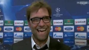 Imaginea bucuriei! VIDEO: Interviu GENIAL dat de Klopp după Dortmund - Malaga 3-2!** "Au fost prea isteți azi! Ofsaid la golul nostru? E ok"