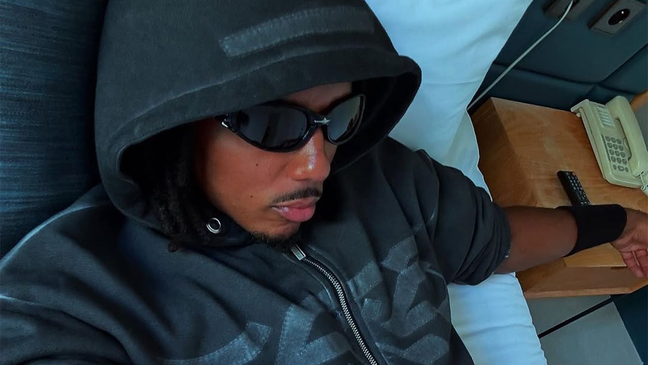 Nu le-a venit să creadă când l-au văzut pe cunoscutul milionar din fotbal pe bicicletă, în capitala țării