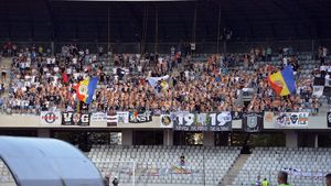 Și Universitatea Cluj a luat-o de la capăt! VIDEO | Ardelenii au debutat în Liga 4 cu o victorie la scor, 12-0: "Cum curge Someșul printre Carpați, echipa noastră n-o s-o desființați"