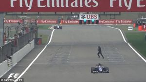 Bărbatul care a pătruns pe pistă la MP al statului Singapore, condamnat la închisoare