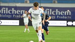 Dinamo s-a dezlănțuit pe piața transferurilor! A bătut palma cu AC Milan pentru fotbalistul care a refuzat naționala României