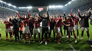 Rapidiștii, „adormiți” înaintea derby-ului cu CFR Cluj. Au curs laudele din partea oficialului clubului din Gruia. VIDEO