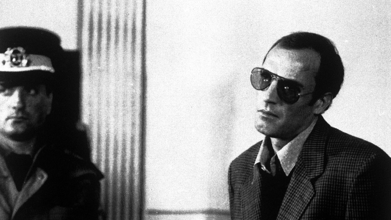 Azi are salariu de nabab, dar apartamentul de 200 de metri pătrați de pe Dacia l-a luat după intervenția personală a lui Nicu Ceaușescu: „Mi-am făcut două dormitoare și jacuzzi”