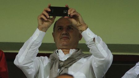 Copos dă o LOVITURĂ‚ 'de criză'!** Pierde un jucător GRATIS, dar poate lua potul cel mare cu al doilea! Unde merg cei mai buni oameni ai Rapidului