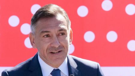 Ilie Dumitrescu a auzit că Elias Charalambous rămâne liber de contract şi a intervenit, în direct. Ştie exact decizia lui Gigi Becali: "De asta sunt convins"