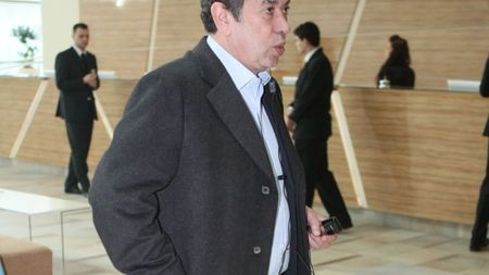 Badea: "Ce să le facă Rednic? Să le angajeze bone?"