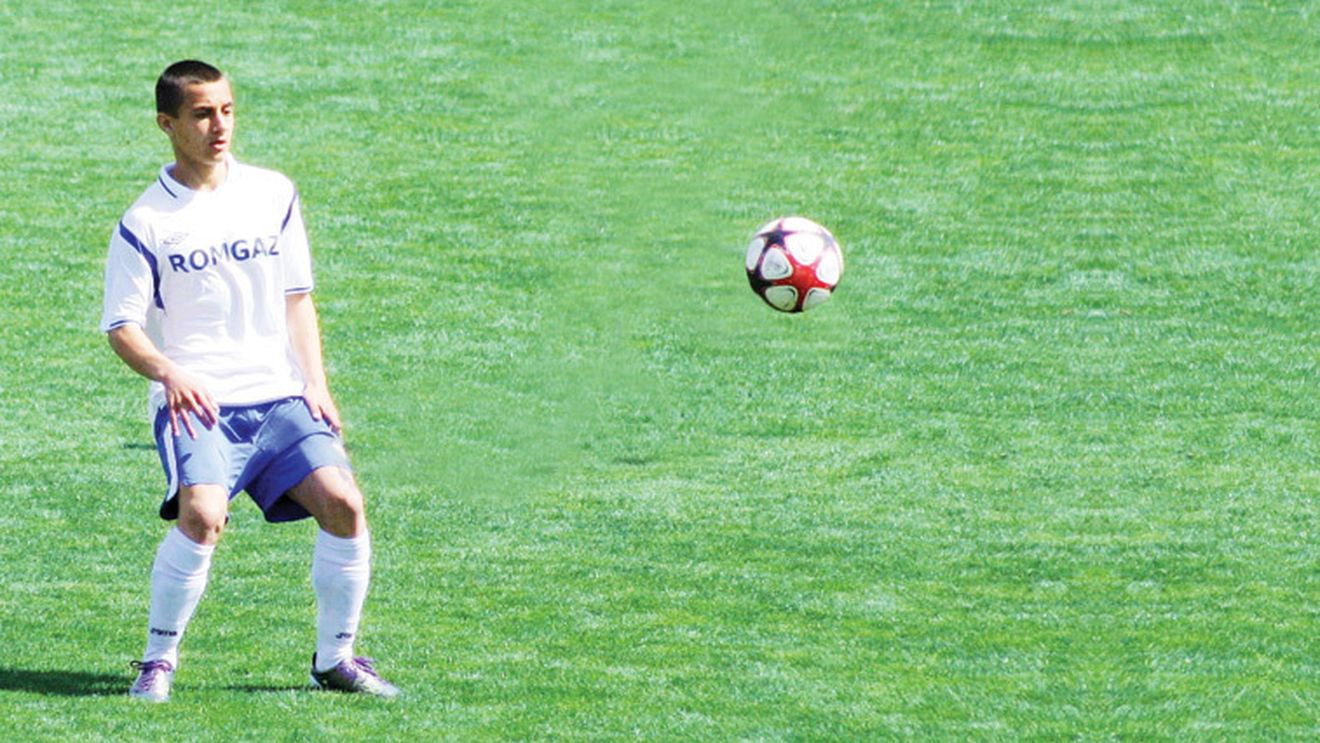 Nepotu' vs. bunicu'!** Confruntare incredibilă la un meci din Liga a II-a