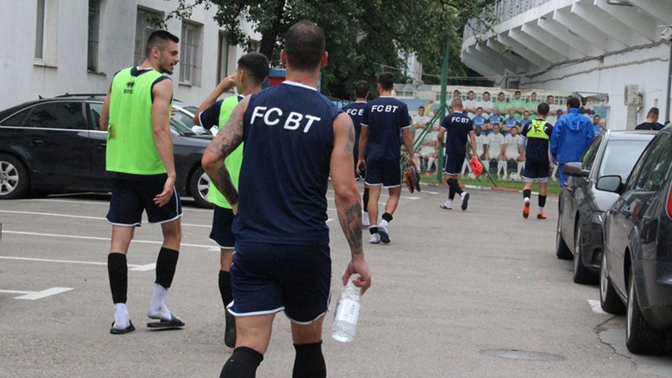 FC Botoșani a plecat cu "grădinița" în cantonament. 9 dintre cei 20 de jucători au sub 21 de ani | FOTO