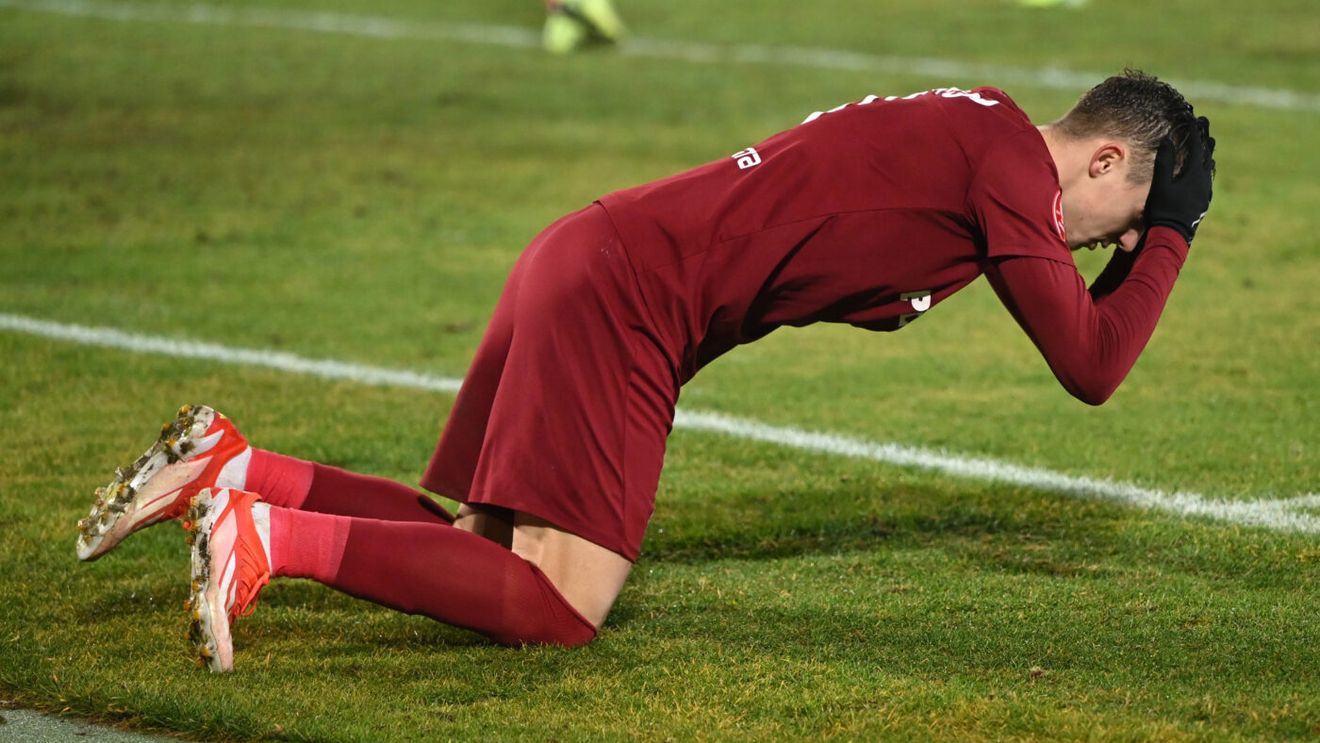 Seară teribilă pentru CFR Cluj cu Petrolul: gol anulat şi penalty ratat de Louis Munteanu