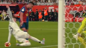 Fază cu scandal în Barcelona - Real Madrid: Valverde a oprit mingea cu mâna, dar arbitrul nu a dat penalty, iar VAR nu a intervenit