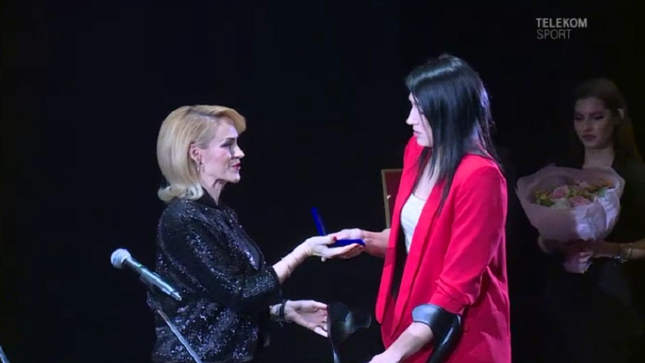 FOTO | Neagu, cetățean de onoare al Bucureștiului! Discursul Cristinei, în cârje pe scenă: "Voi încerca, în continuare, să duc numele României cât de sus se poate!"