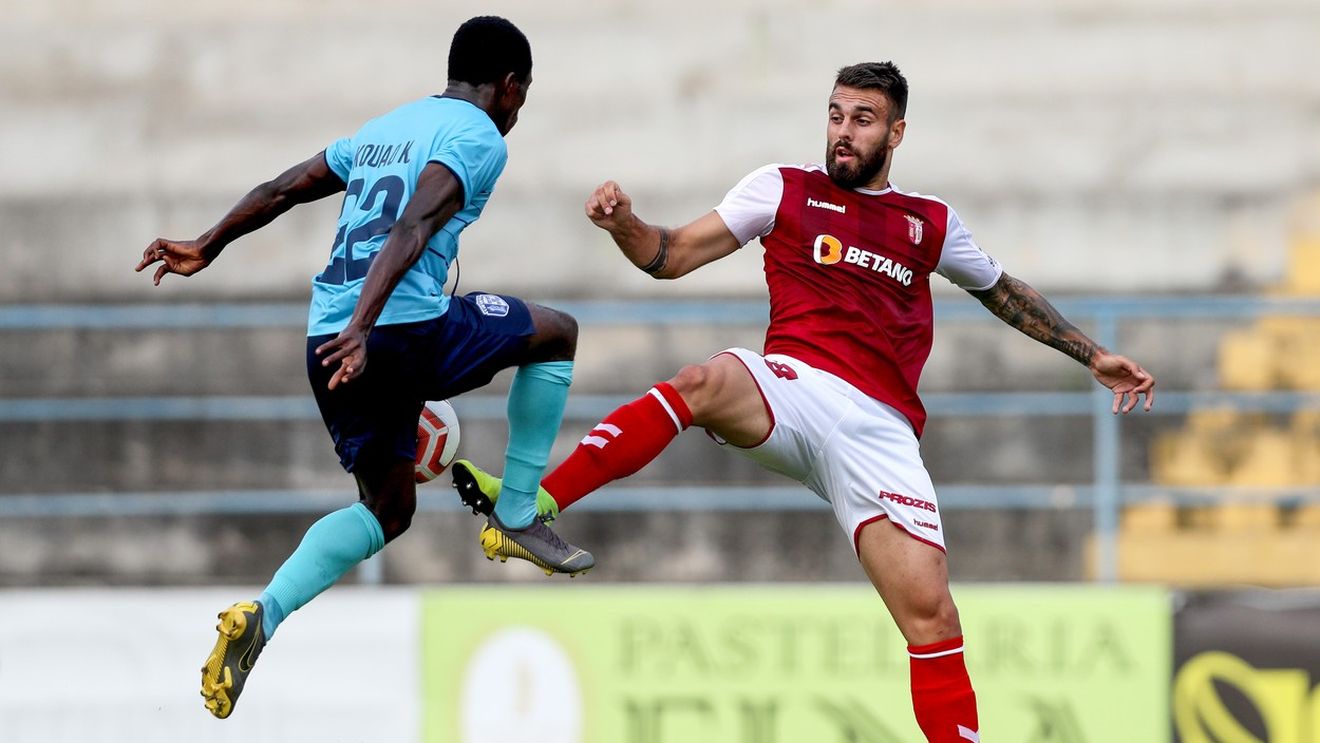 Dinamo transferă din Portugalia! „Câinii” s-au înțeles cu un atacant care a dat 11 goluri în 24 de meciuri | FOTO